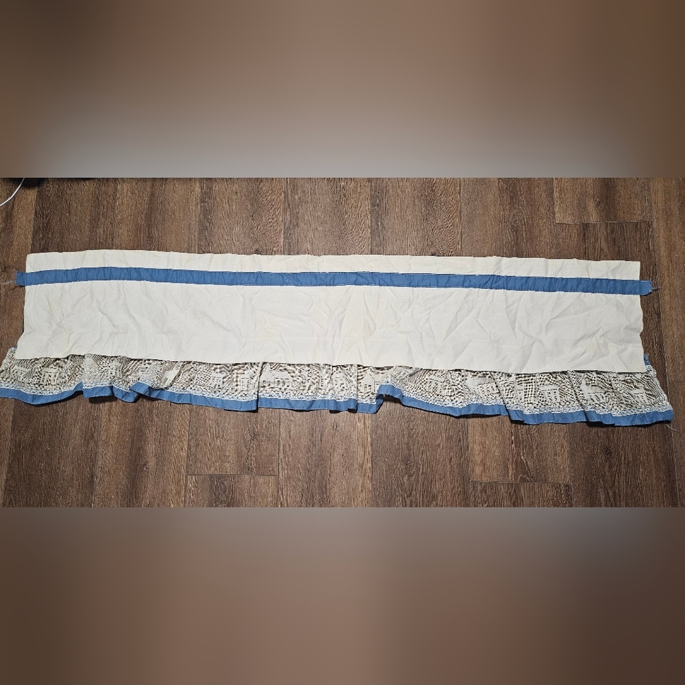 Vintage Cream & White 1990s Kitchen Valance With Village Scene - Picture 3 of 10